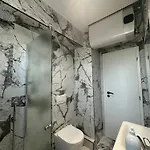 Renev * Τίρανα