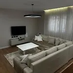 Renev * Τίρανα